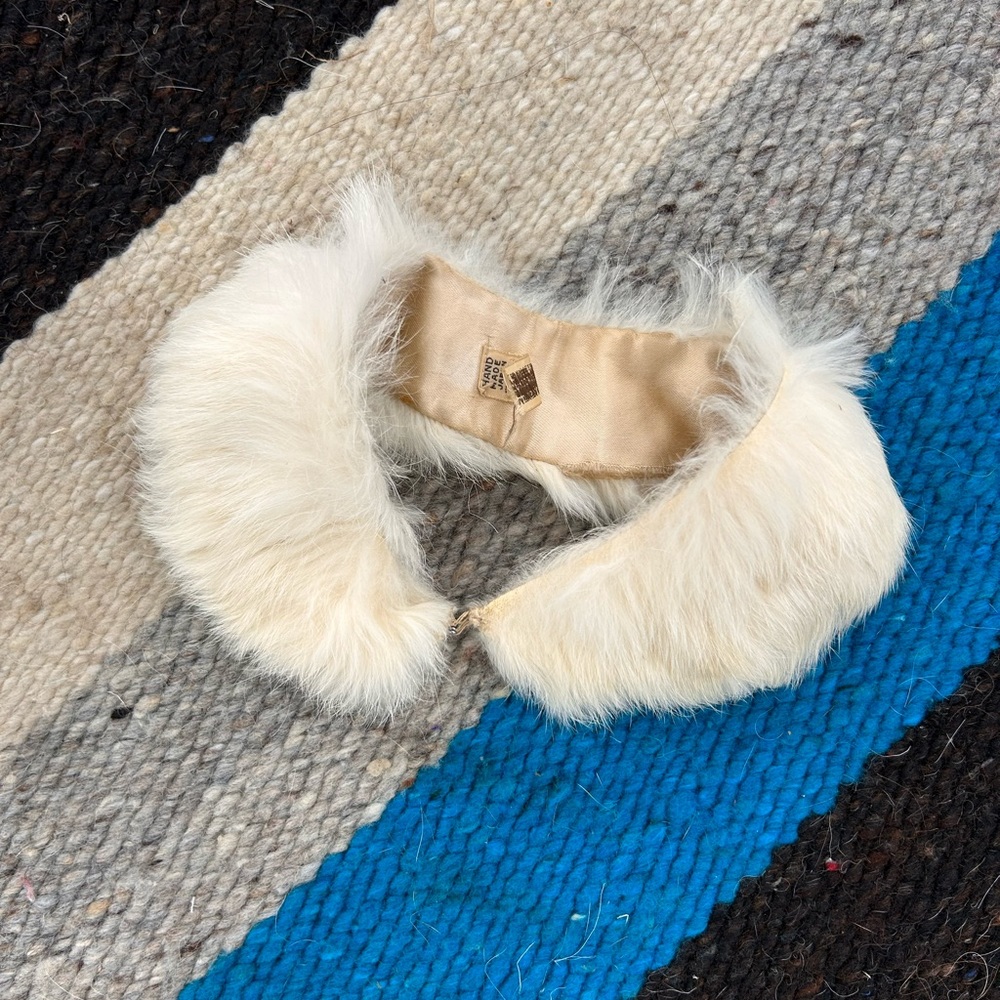 VTG white rabbit fur collar